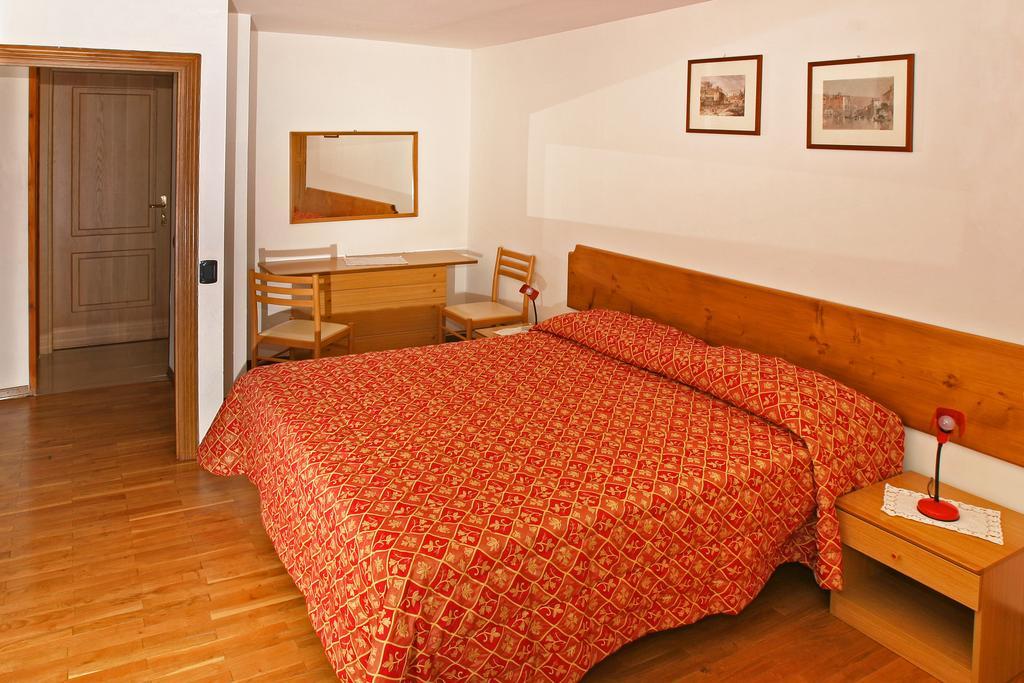 Hotel Biancaneve Oulx Værelse billede